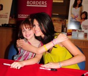 Meet and Greet for Ramona and Beezus at Borders Store (17 июля) Efa99e89336044